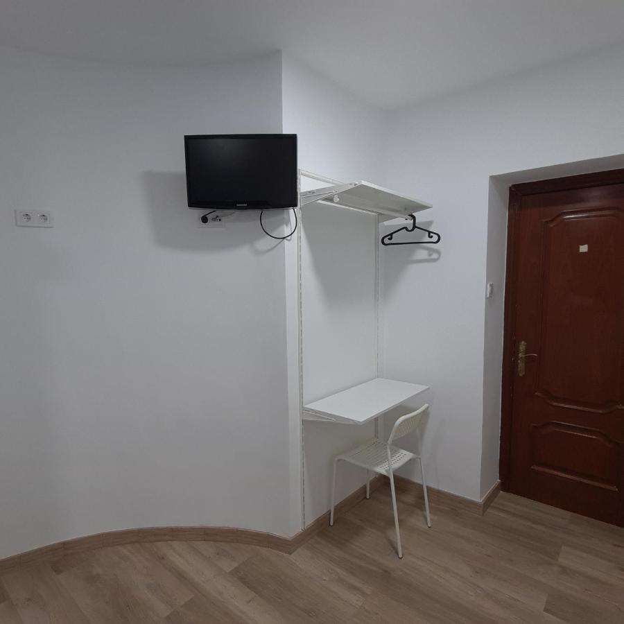 Hostal Vara Madrid Exterior photo
