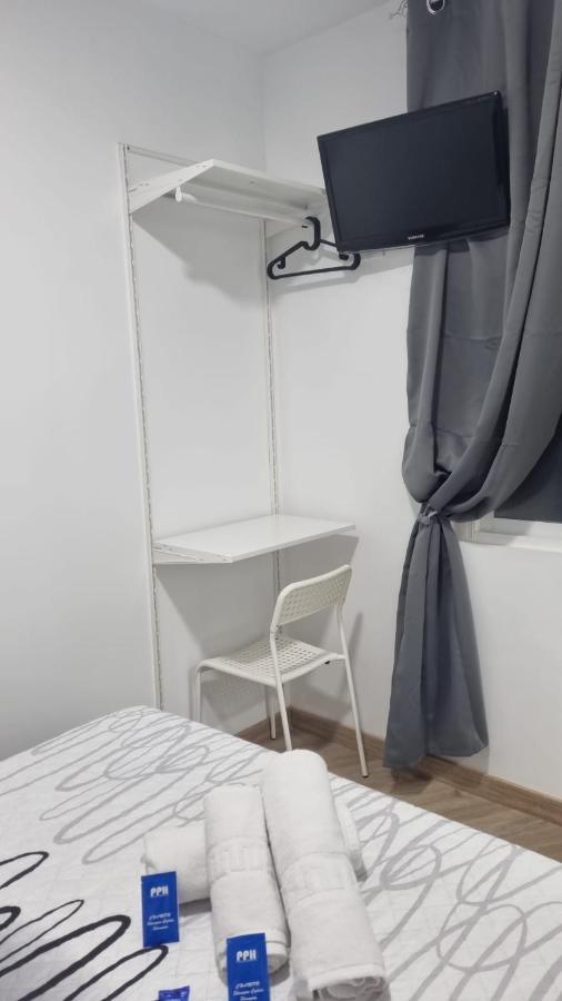 Hostal Vara Madrid Exterior photo